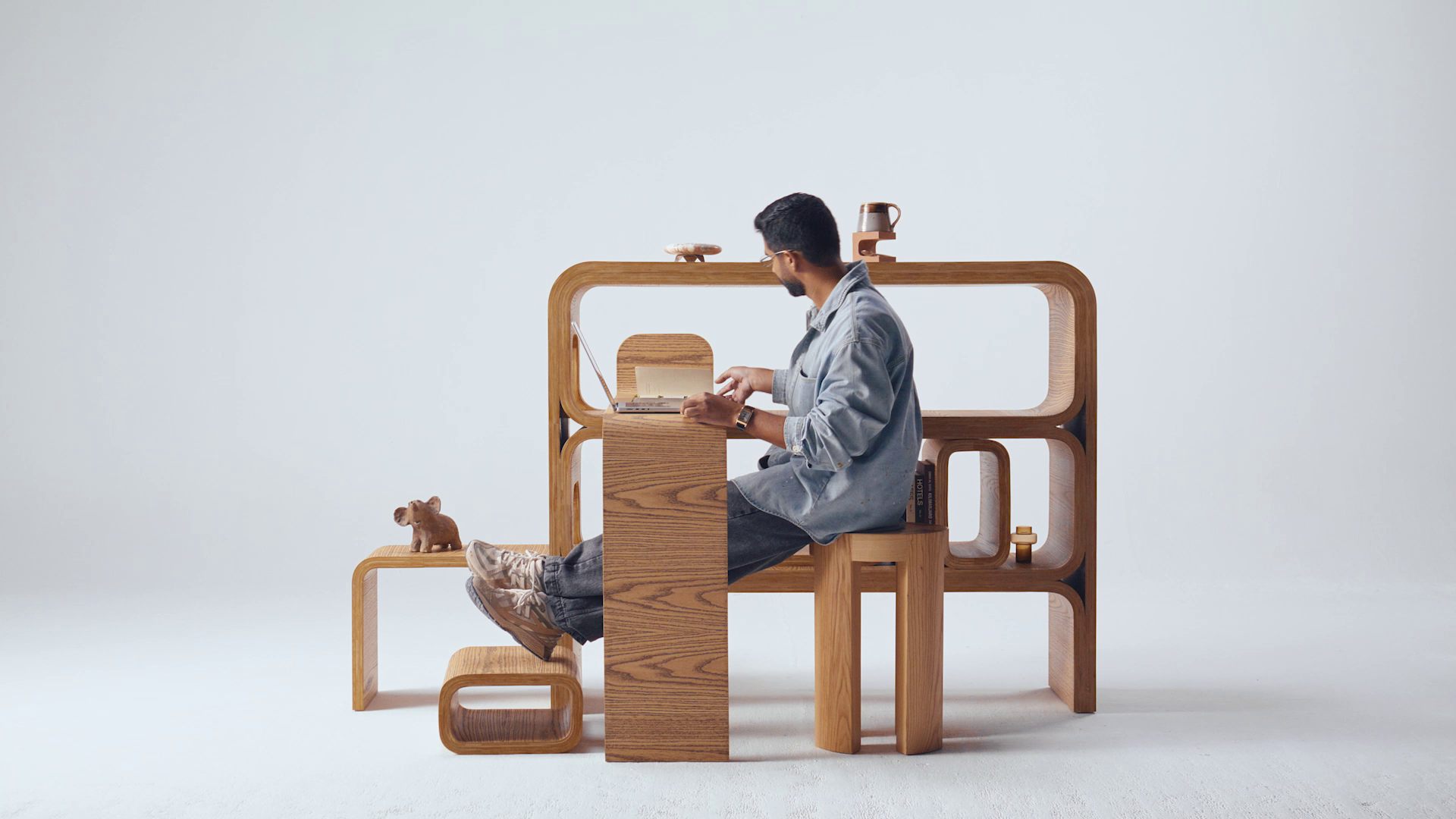 Shelly Desk